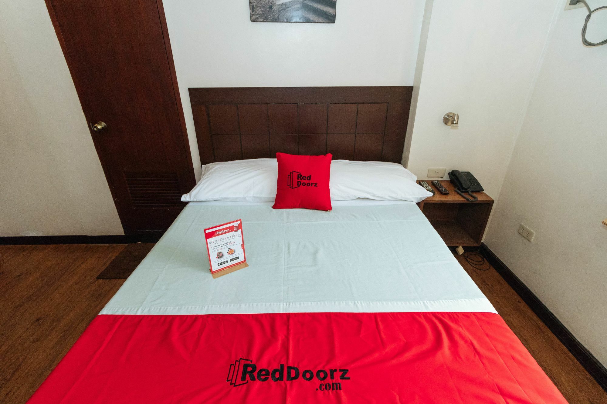 Отель Reddoorz San Antonio Makati Манила Экстерьер фото